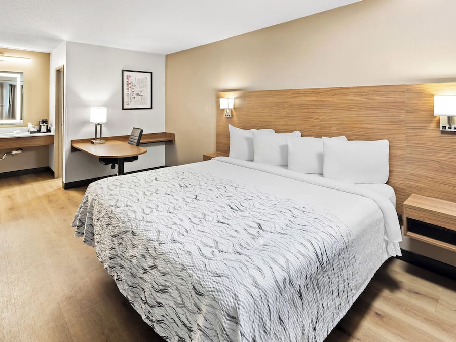 Premium Room, 1 King Bed, Accessible (Upgraded Bedding & Snack, Smoke Free) | Pillowtop beds, in-room safe, desk, laptop workspace