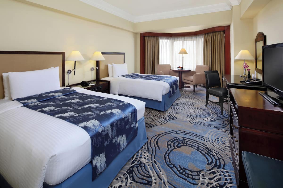 Deluxe Twin Room, Non Smoking | Premium bedding, minibar, in-room safe, laptop workspace