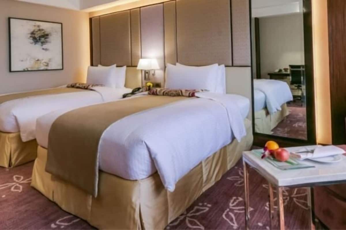 Premium bedding, minibar, in-room safe, laptop workspace