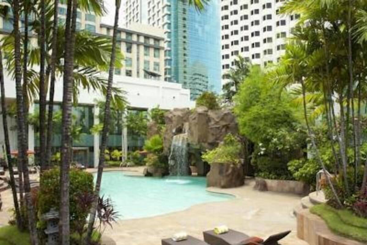 Pool | Außenpool, Sonnenschirme, Liegestühle