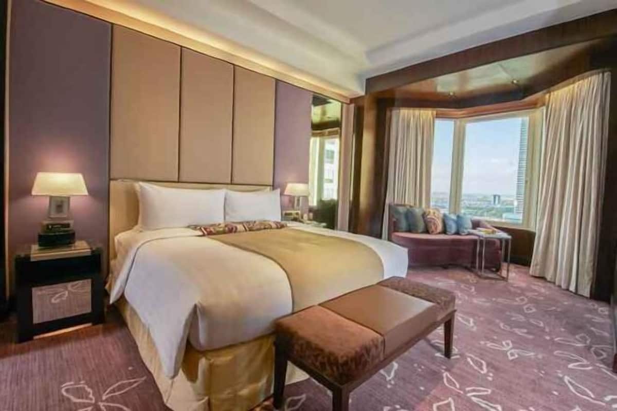 Premium bedding, minibar, in-room safe, laptop workspace