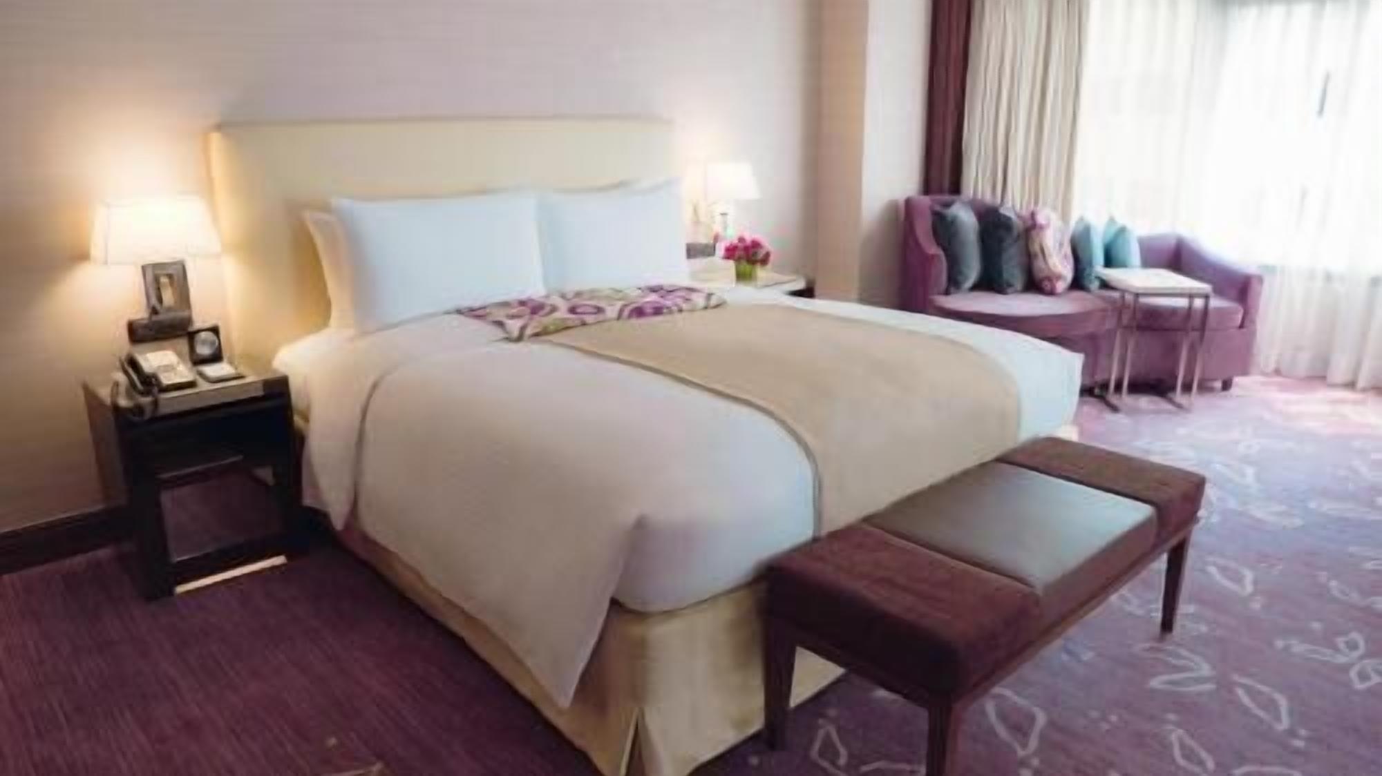 Hochwertige Bettwaren, Minibar, Zimmersafe