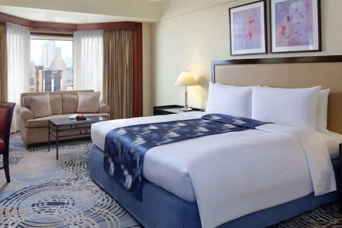 Premium bedding, minibar, in-room safe, laptop workspace