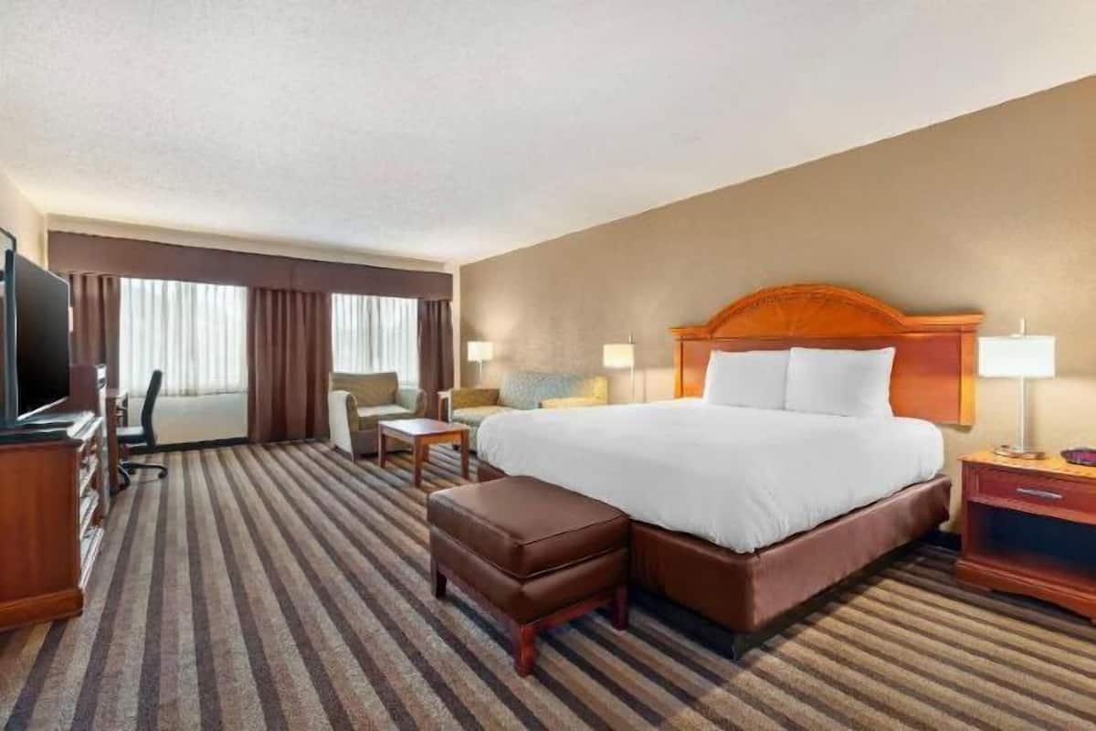 In-room safe, desk, laptop workspace, iron/ironing board