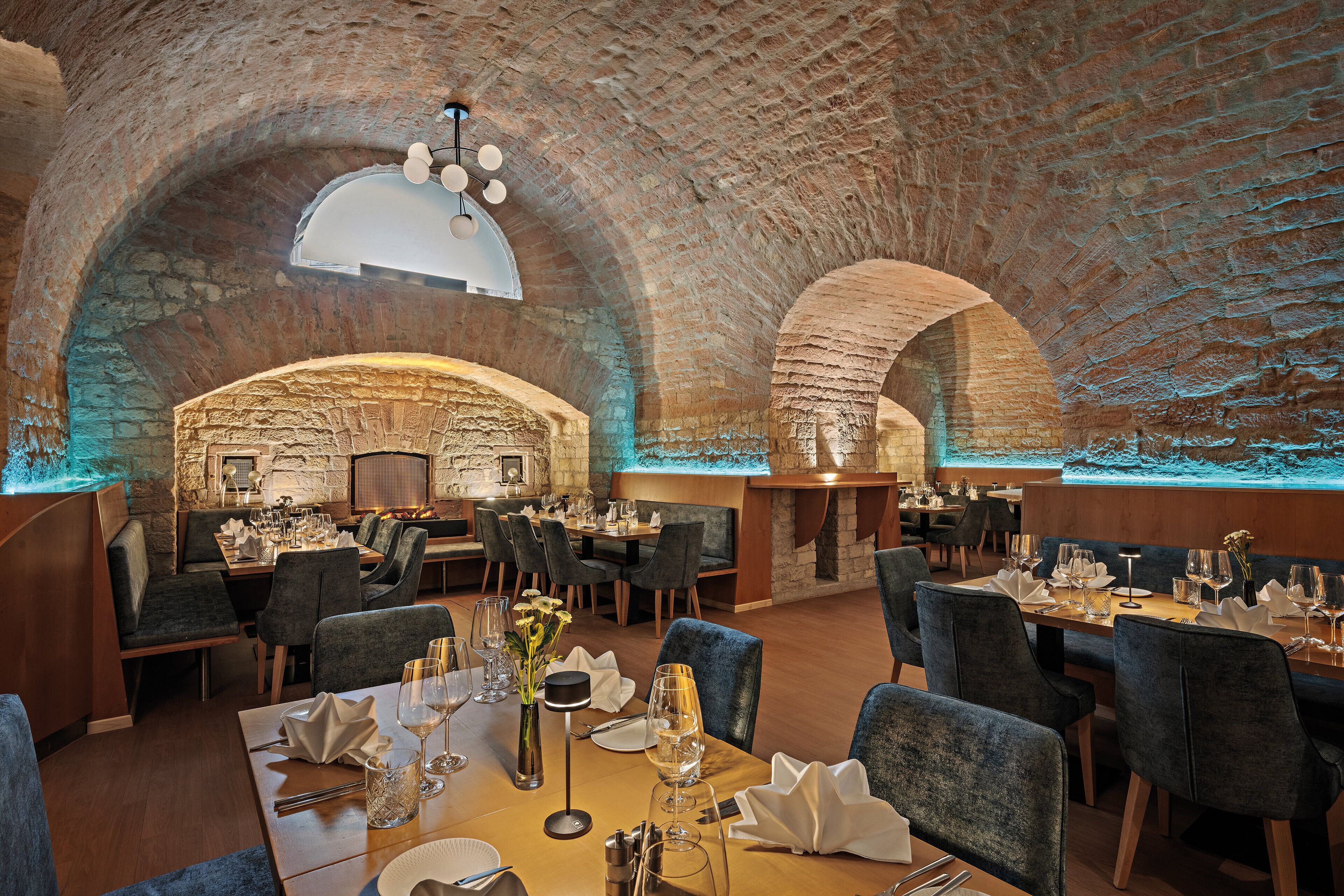 lunch and dinner served