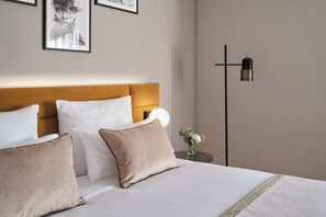 Ropa de cama hipoalergénica, caja fuerte, escritorio