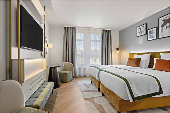 Comfort Double Room | Hypo-allergenic bedding, in-room safe, laptop workspace, blackout drapes - Leonardo Hotel Mainz (Mainz)