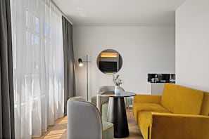 Habitació superior | Roba de llit hipoal·lergògena, caixa forta a l'habitació i escriptori
