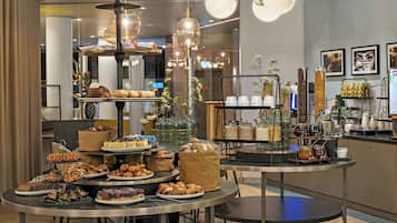 Tägliches Frühstücksbuffet gegen Gebühr