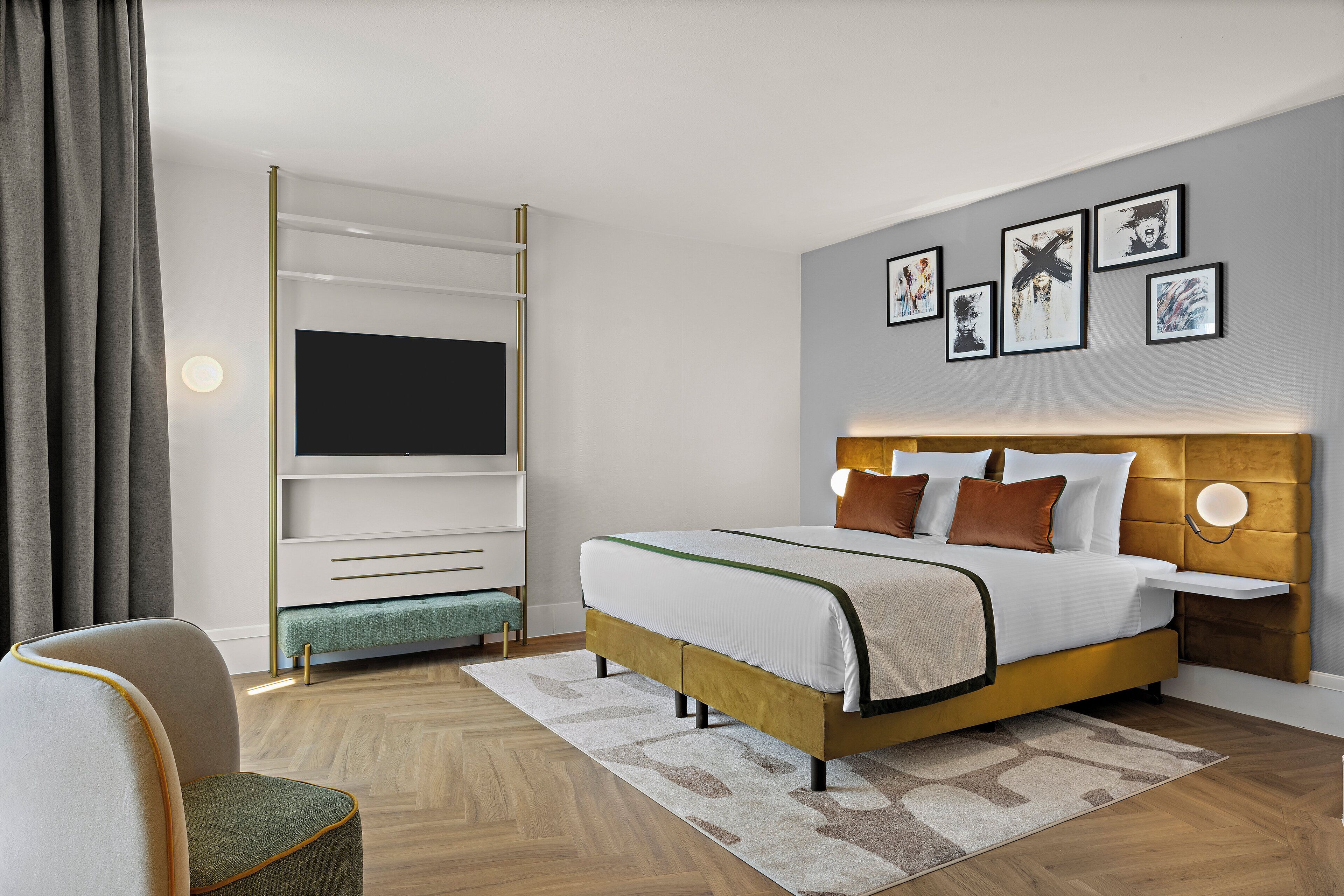 superior room | hypo-allergenic bedding, in-room safe, desk, laptop workspace