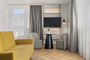 Habitació superior | Roba de llit hipoal·lergògena, caixa forta a l'habitació i escriptori