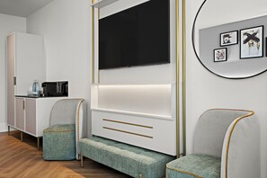Comfort Double Room | Hypo-allergenic bedding, in-room safe, desk, laptop workspace