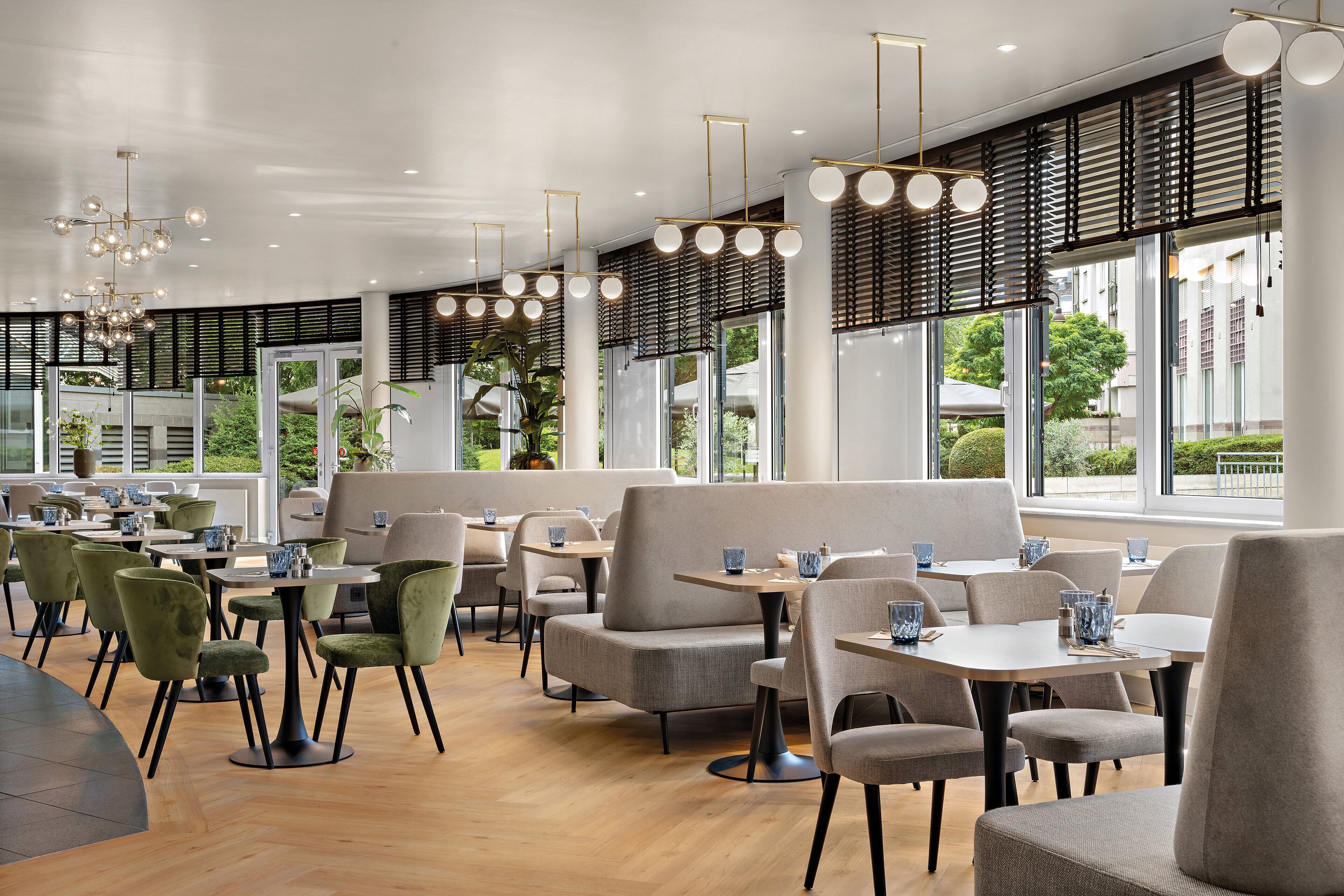 每日供应自助式早餐（每人 EUR 19）