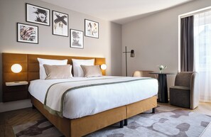 Hypo-allergenic bedding, in-room safe, desk, laptop workspace