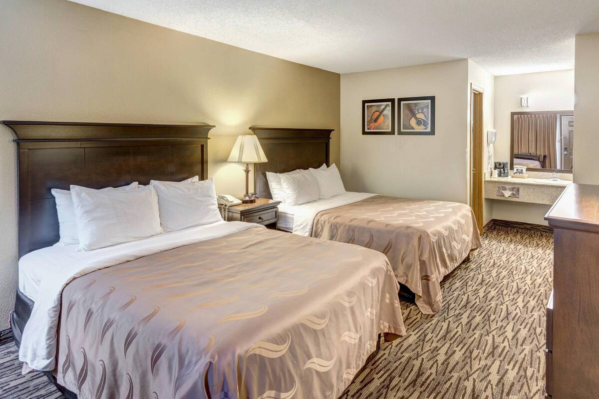 Premium bedding, desk, iron/ironing board, free cots/infant beds
