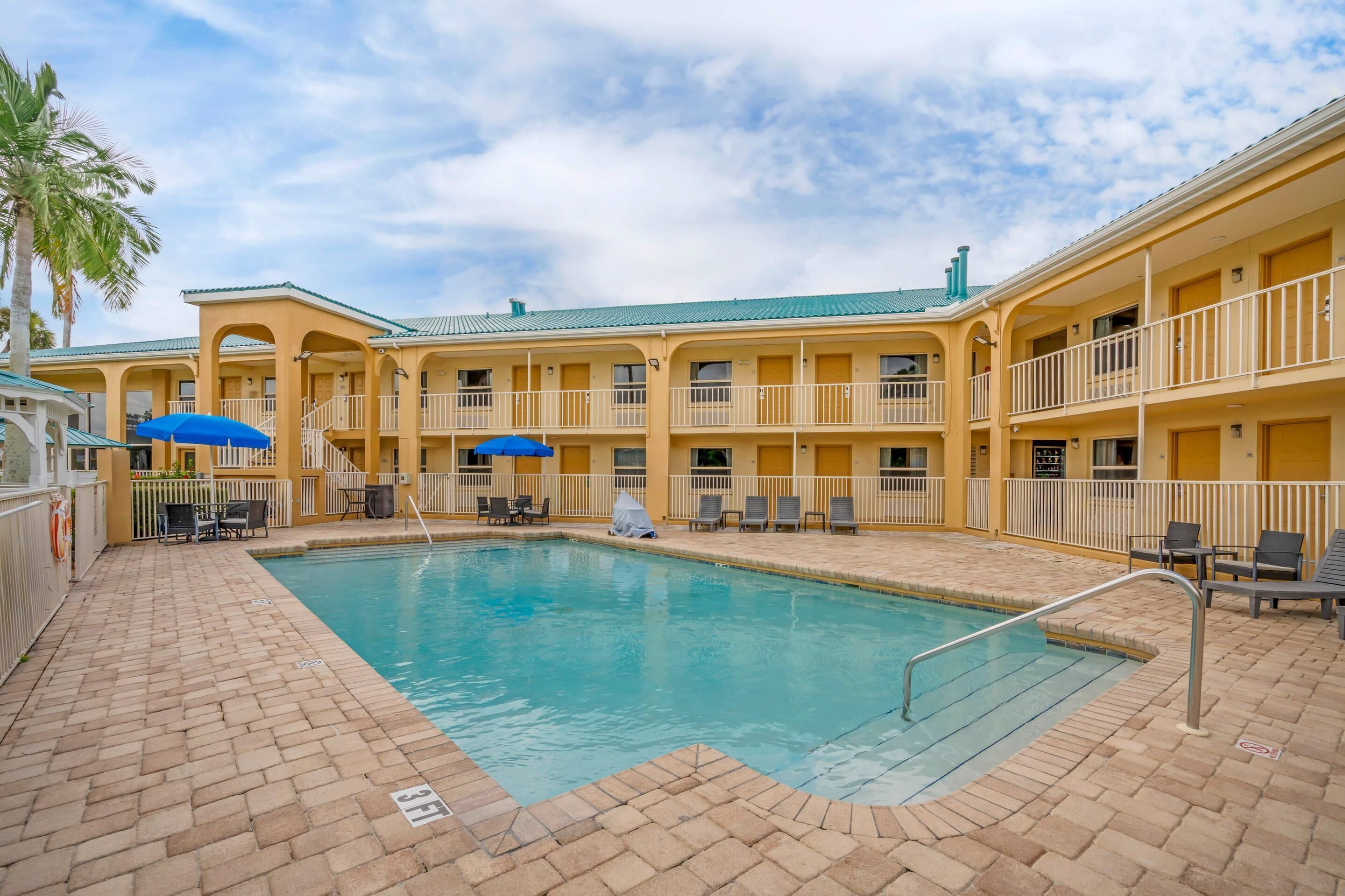 Outdoor pool, open 9 AM to 9 PM, sun loungers