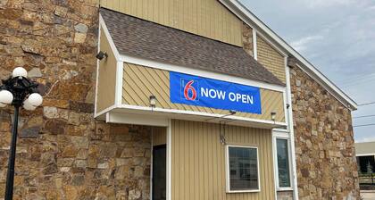 Motel 6 Ada, OK