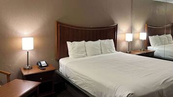 Meja kerja, tirai kedap cahaya, setrika/meja setrika, dan Wi-Fi gratis