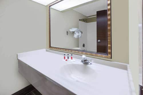 Tina con regadera, tina profunda, amenidades de baño gratuitas