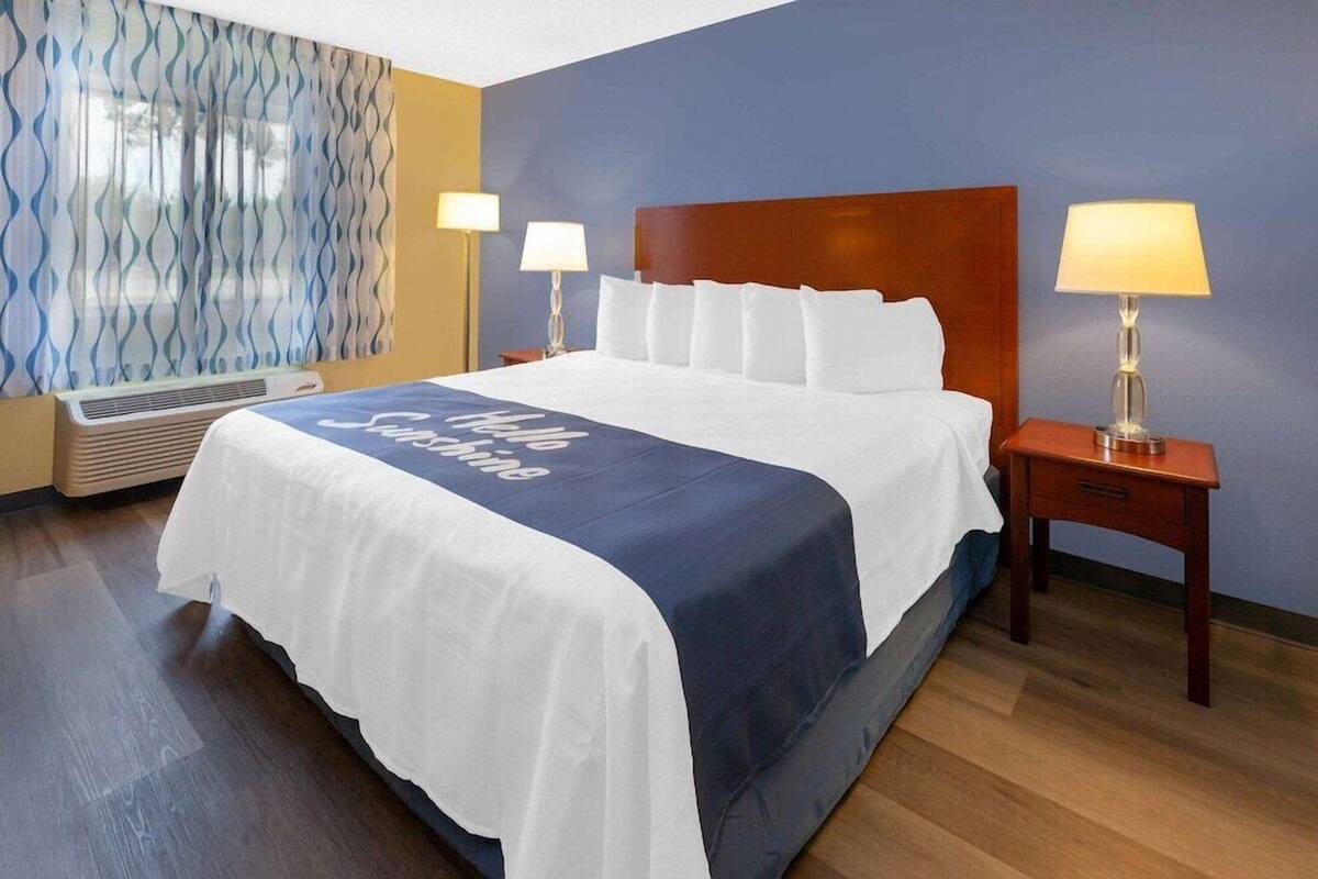 Desk, free cots/infant beds, rollaway beds, free WiFi