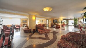 Lobby sitting area - Aurora Garden Hotel (Rome)