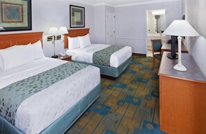 Pillowtop beds, desk, laptop workspace, blackout drapes - La Quinta Inn by Wyndham Austin Oltorf (Austin)