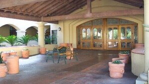 Property entrance - Park Terrace Suites (Phoenix)