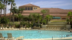 Outdoor pool - Park Terrace Suites (Phoenix)