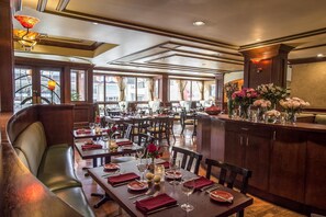 Bar (on property) - Warwick Seattle (Seattle)