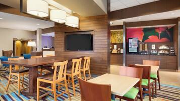 TĂ€gliches inbegriffenes kontinentales FrĂŒhstĂŒck