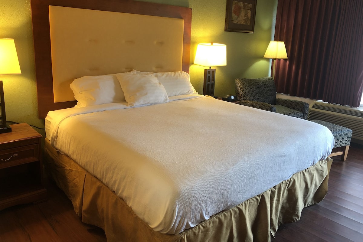 Blackout curtains, free WiFi, bed sheets