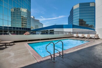 Pool (outdoor) at Sonesta Los Angeles Airport LAX