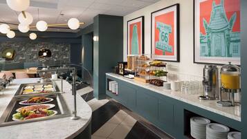 Tägliches großes Frühstück gegen Gebühr