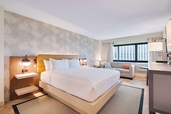 Superior Room, 1 King Bed (Executive King) | 1 bedroom, Egyptian cotton sheets, premium bedding, pillowtop beds at Sonesta Los Angeles Airport LAX