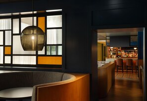 4 개의 레스토랑, 아침 식사, 저녁 식사 제공(캘리포니아 요리)