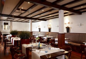 2 Restaurants, Mittagessen, Abendessen, französische Küche