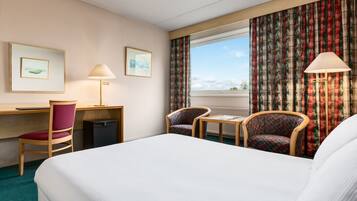 Minibar, in-room safe, desk, iron/ironing board