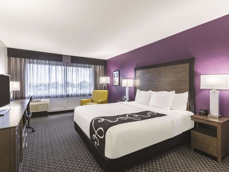 La Quinta Inn Suites by Wyndham Myrtle Beach N Kings Hwy - Image 11