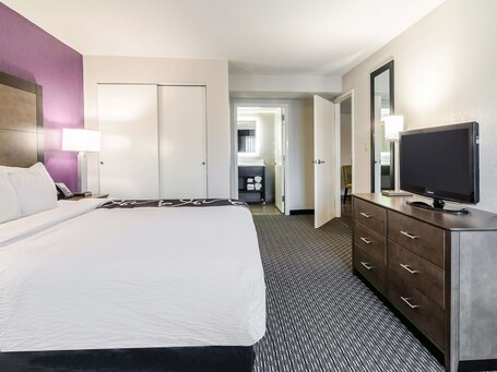 La Quinta Inn Suites by Wyndham Myrtle Beach N Kings Hwy - Image 40