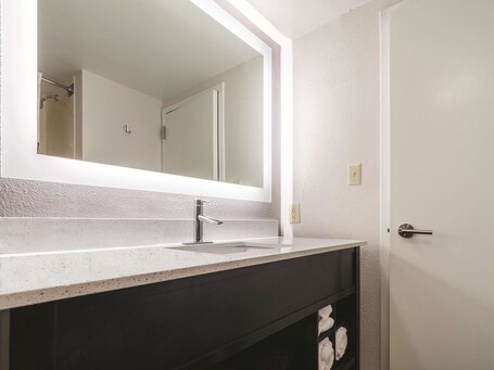 La Quinta Inn Suites by Wyndham Myrtle Beach N Kings Hwy - Image 27