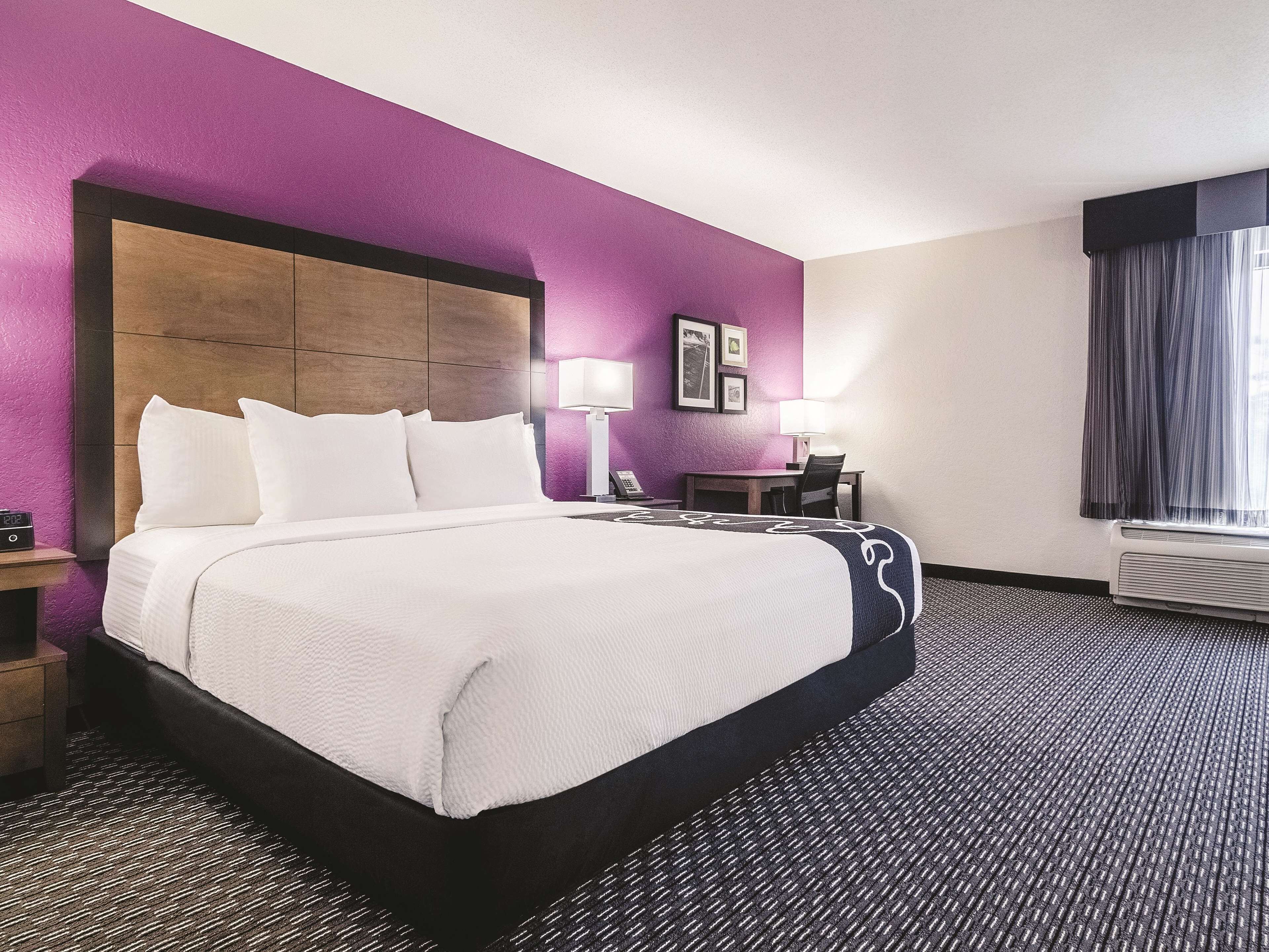 deluxe suite, 1 king bed | premium bedding, in-room safe, desk, iron/ironing board