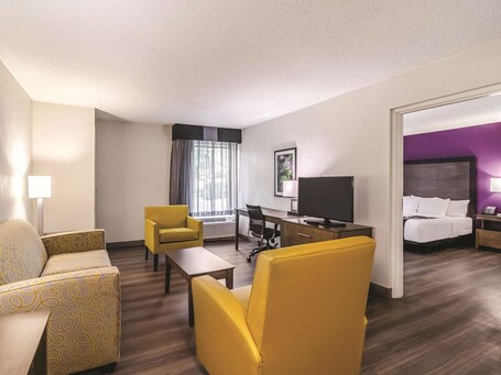 La Quinta Inn Suites by Wyndham Myrtle Beach N Kings Hwy - Image 32
