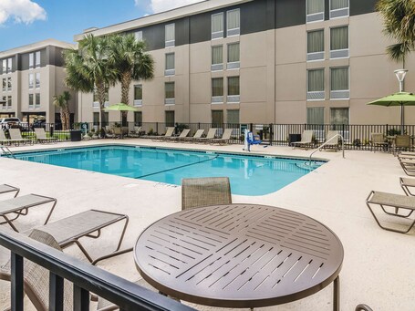 La Quinta Inn Suites by Wyndham Myrtle Beach N Kings Hwy - Image 6