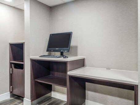 La Quinta Inn Suites by Wyndham Myrtle Beach N Kings Hwy - Image 30