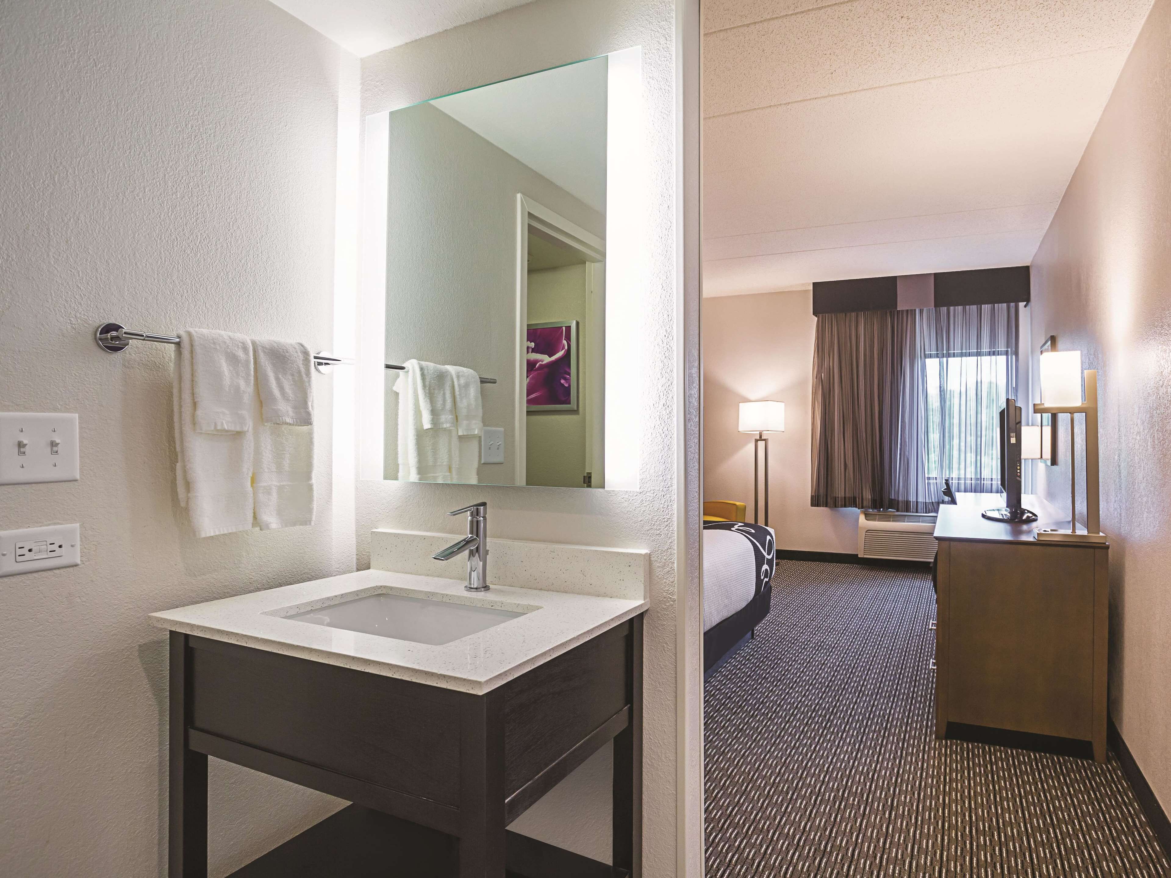 Phòng Deluxe, 1 giường cỡ king, không hút thuốc | Bộ đồ giường cao cấp, két bảo mật tại phòng, bàn 