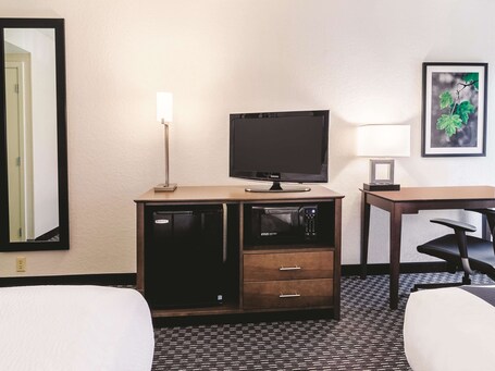 La Quinta Inn Suites by Wyndham Myrtle Beach N Kings Hwy - Image 51