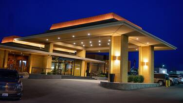Mirabeau Park Hotel & Convention Center