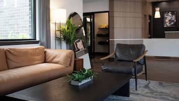 Coin salon dans le hall