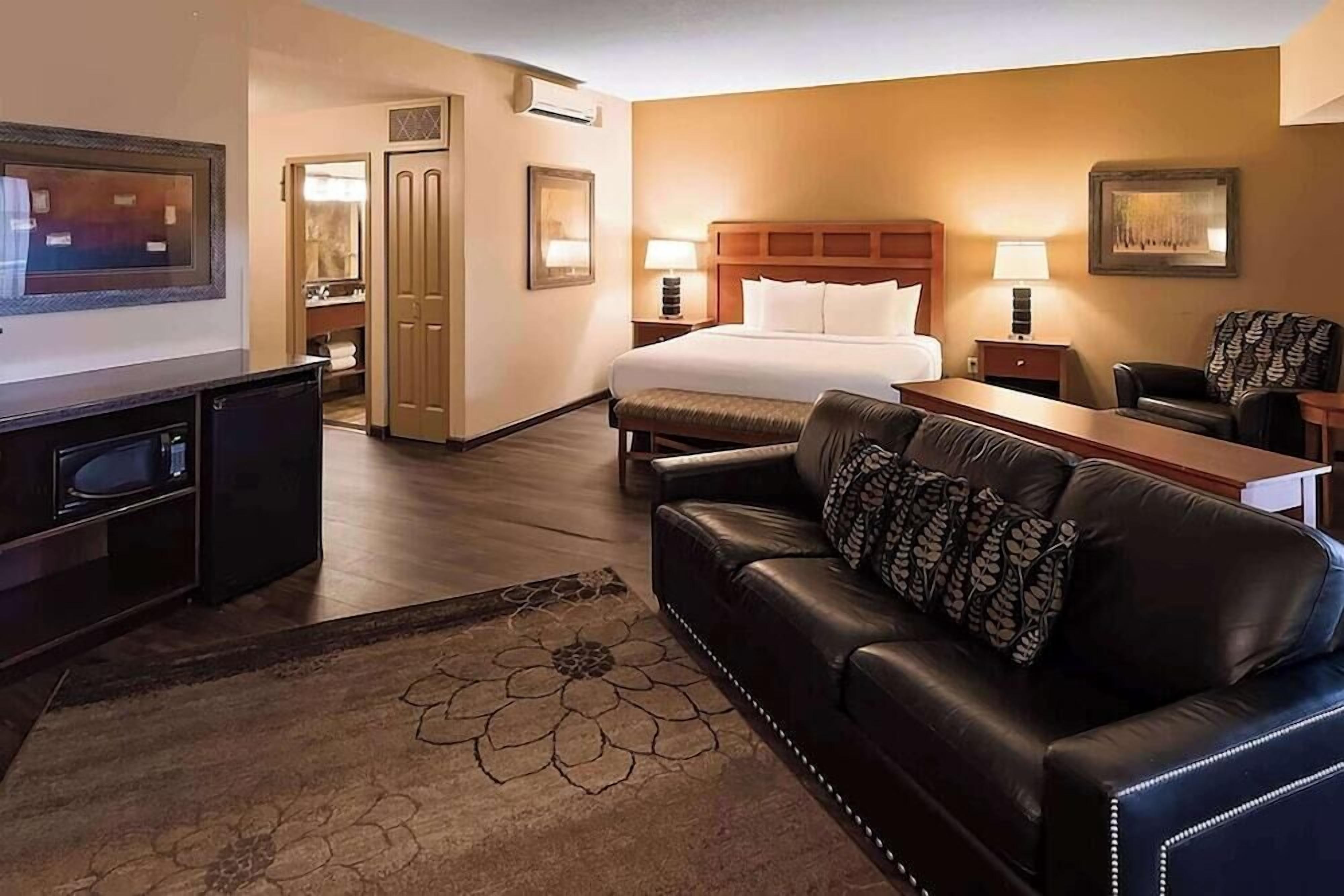 Premium bedding, pillowtop beds, desk, laptop workspace
