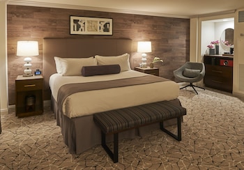 Premium bedding, minibar, in-room safe, desk at Warwick Denver